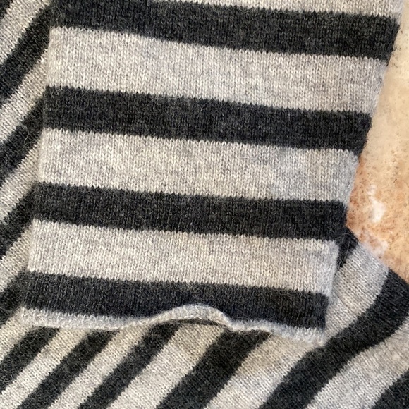 Mercer & Madison Wool/angora Sweater Womens M grey black Stripe Soft Cozy warm - Picture 3 of 6